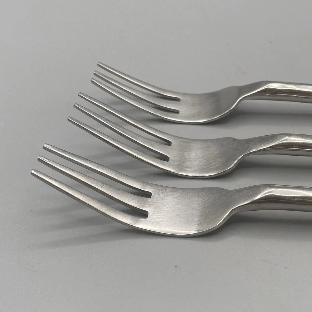 Pier One PII16 SALAD FORKS‎ 3pcs Hammered Glossy China 18/8 Stainless Dessert
